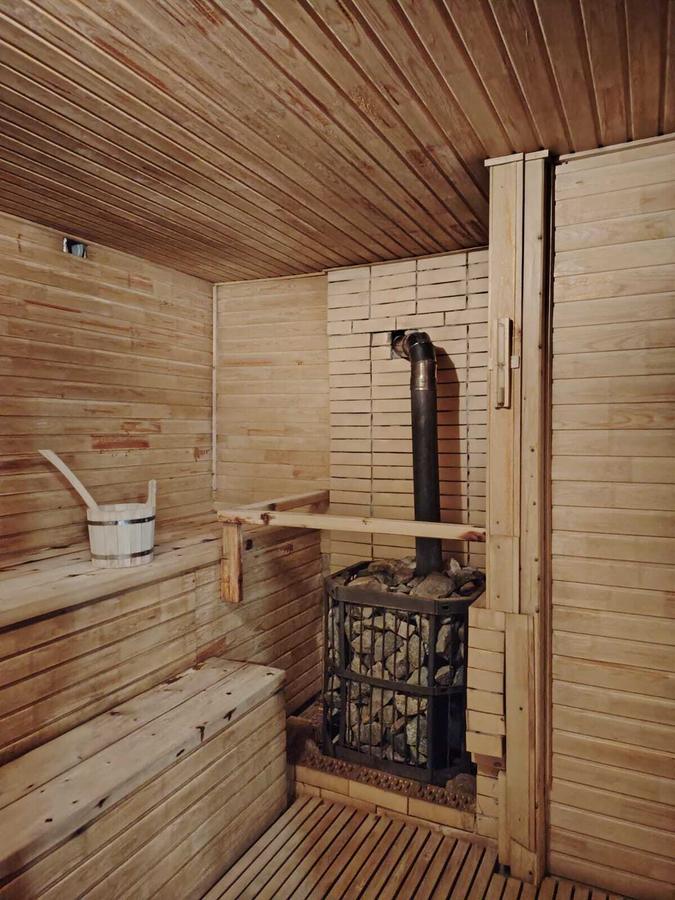 Парилка бани, деревянные полки